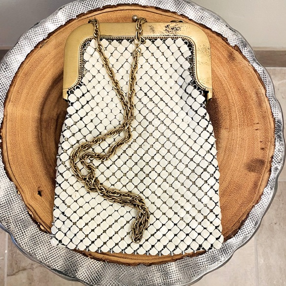 Handbags - Vintage metal white & gold purse